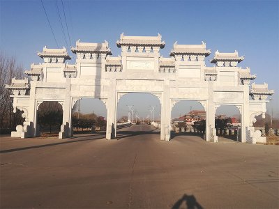 大型五門(mén)石牌坊